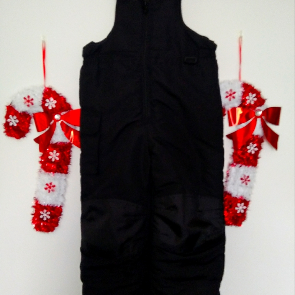 Boys size 4/5 snow paints